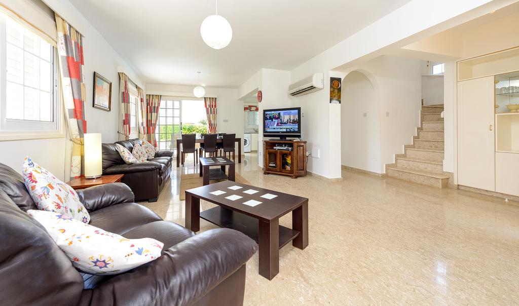 Merab Center Villas Aya Napa Oda fotoğraf